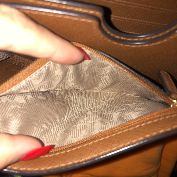 Michael Kors purse - Picture 3 of 4